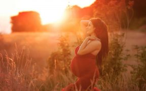 Tips on how to look beautiful for your maternity photo shoot